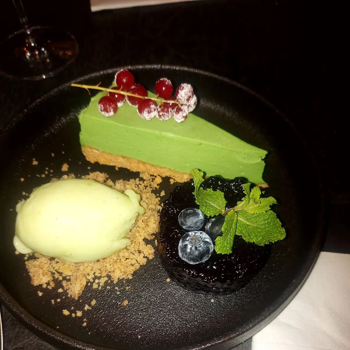 Neon Cheesecake Rosmarin Blueberry Limetten-minz Sorbet