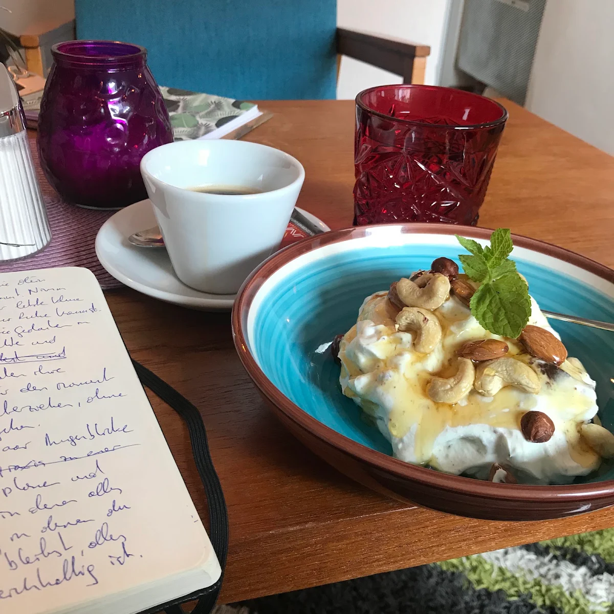 Griechisches Joghurt Mit Nüssen Und Honig