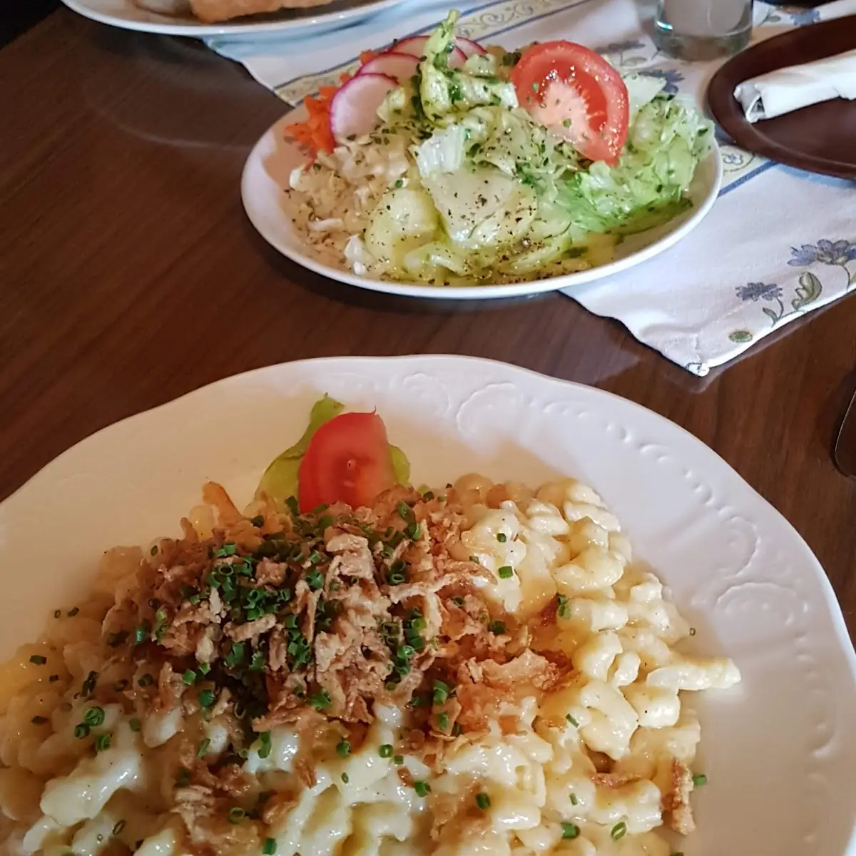 Käsespätzle Mit Salat
