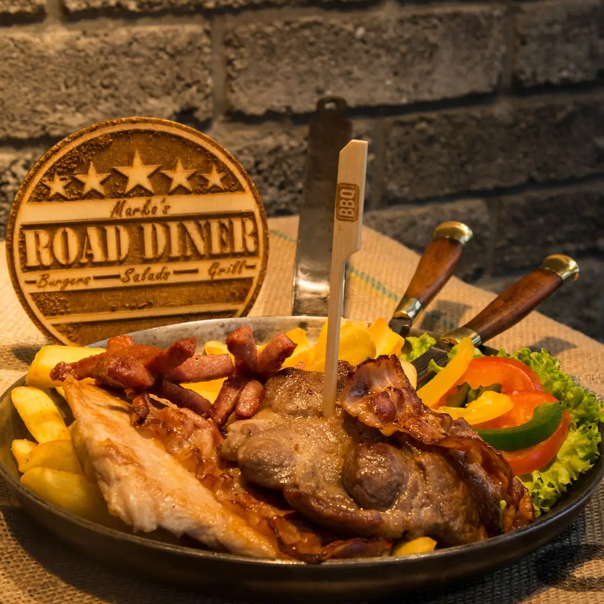 Road Diner’S BBQ Teller