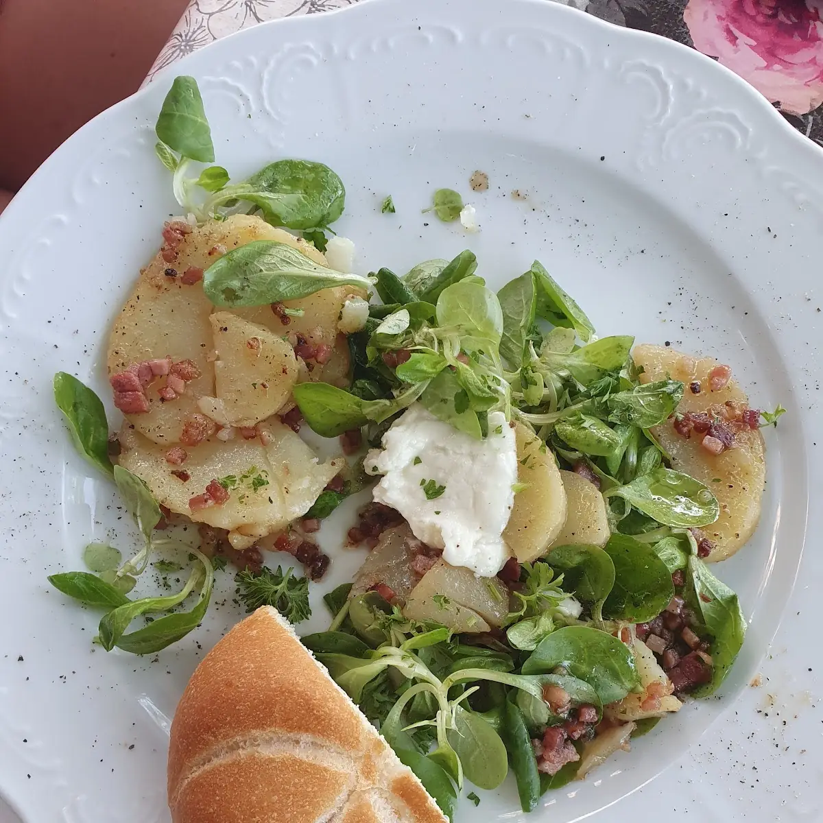 Vogerlsalat Mit Speck Kartoffeln Und Schafskäse