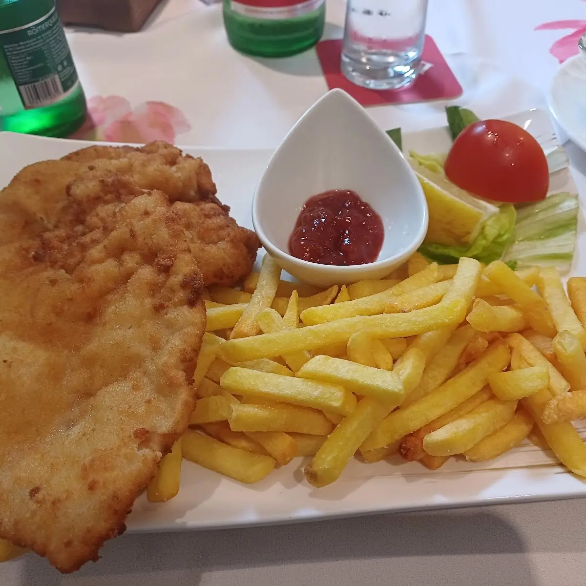 Wiener Schnitzel Mit Pommes Frites