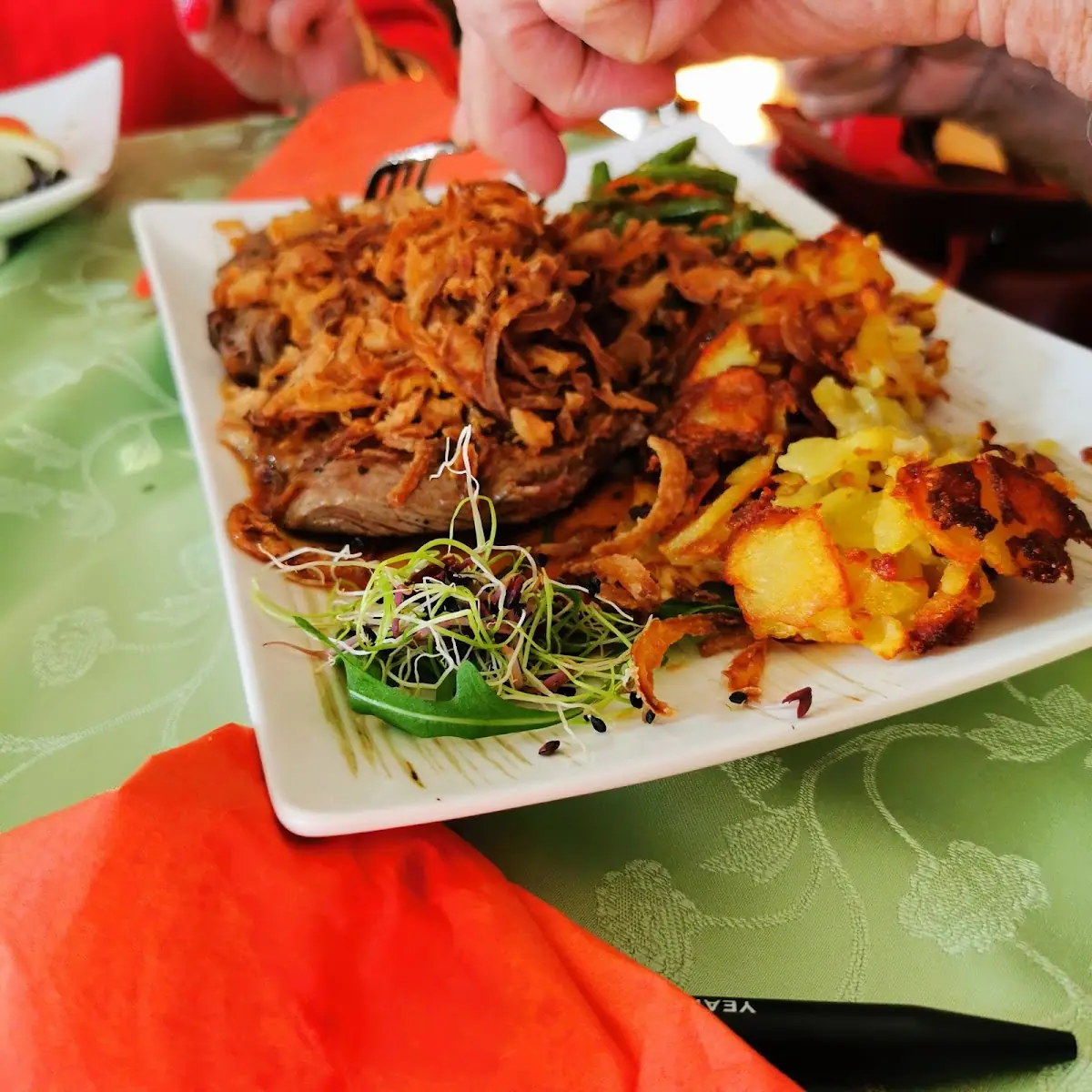 Zwiebelrostbraten Mit Bratkartoffeln