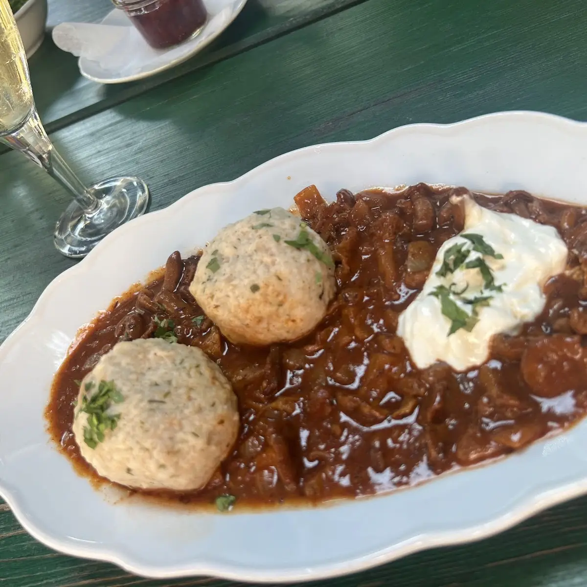 Eierschwammerlgulasch
