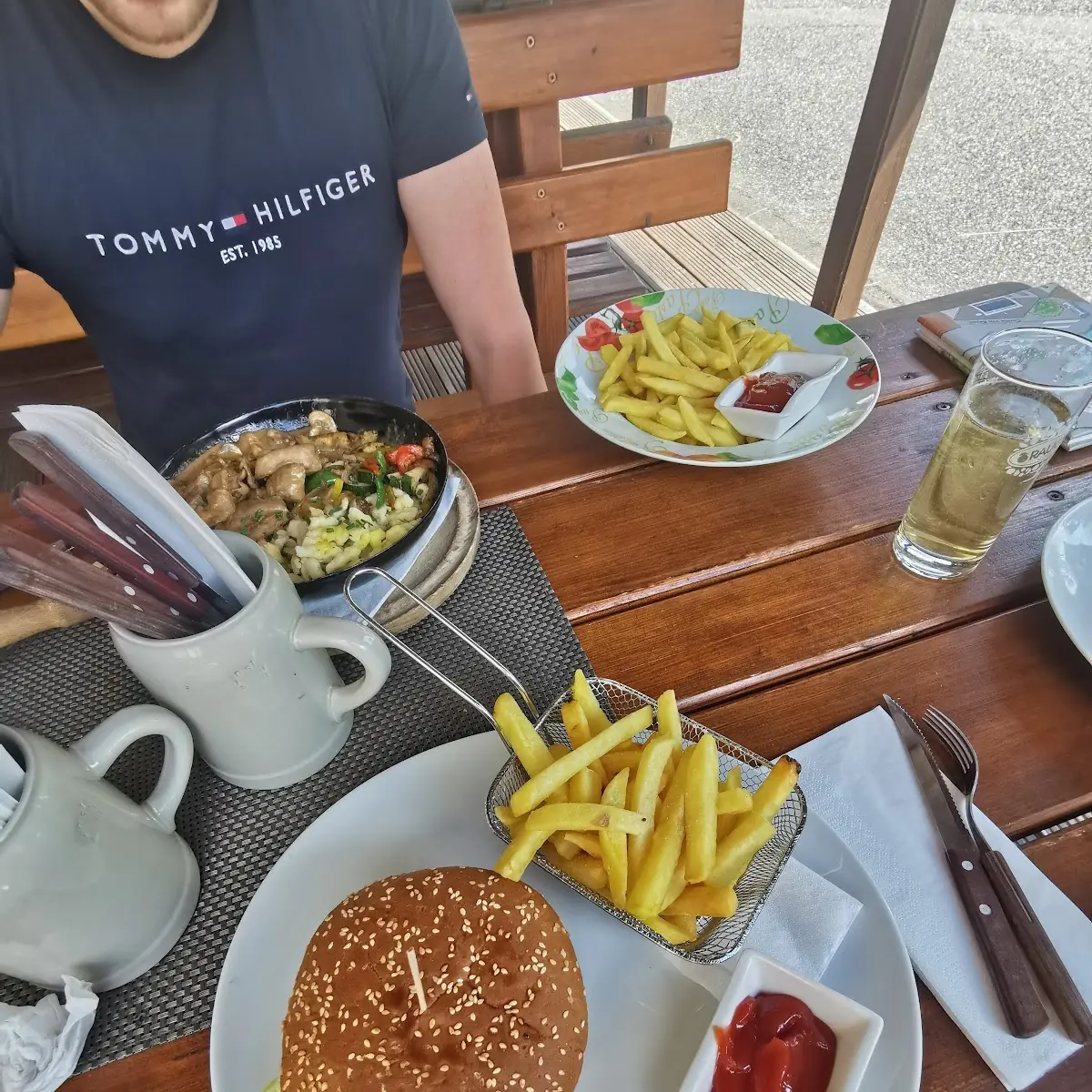 Burger Mit Pommes