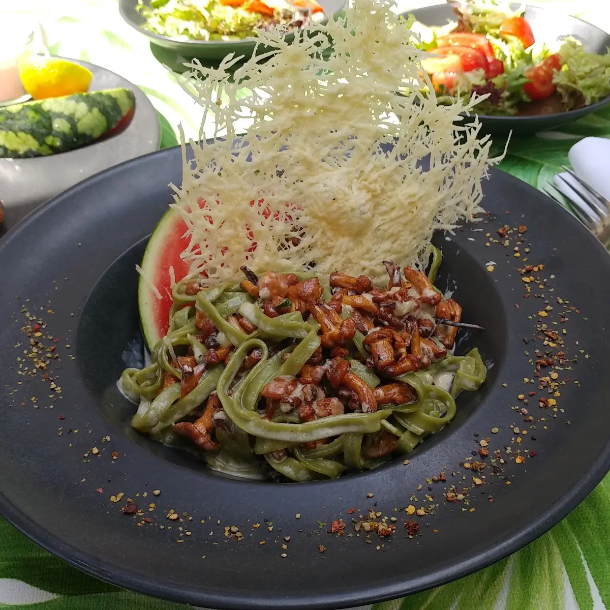 Eierschwammerl M Hausgemachten Grünen Nudeln U Parmesancrunch
