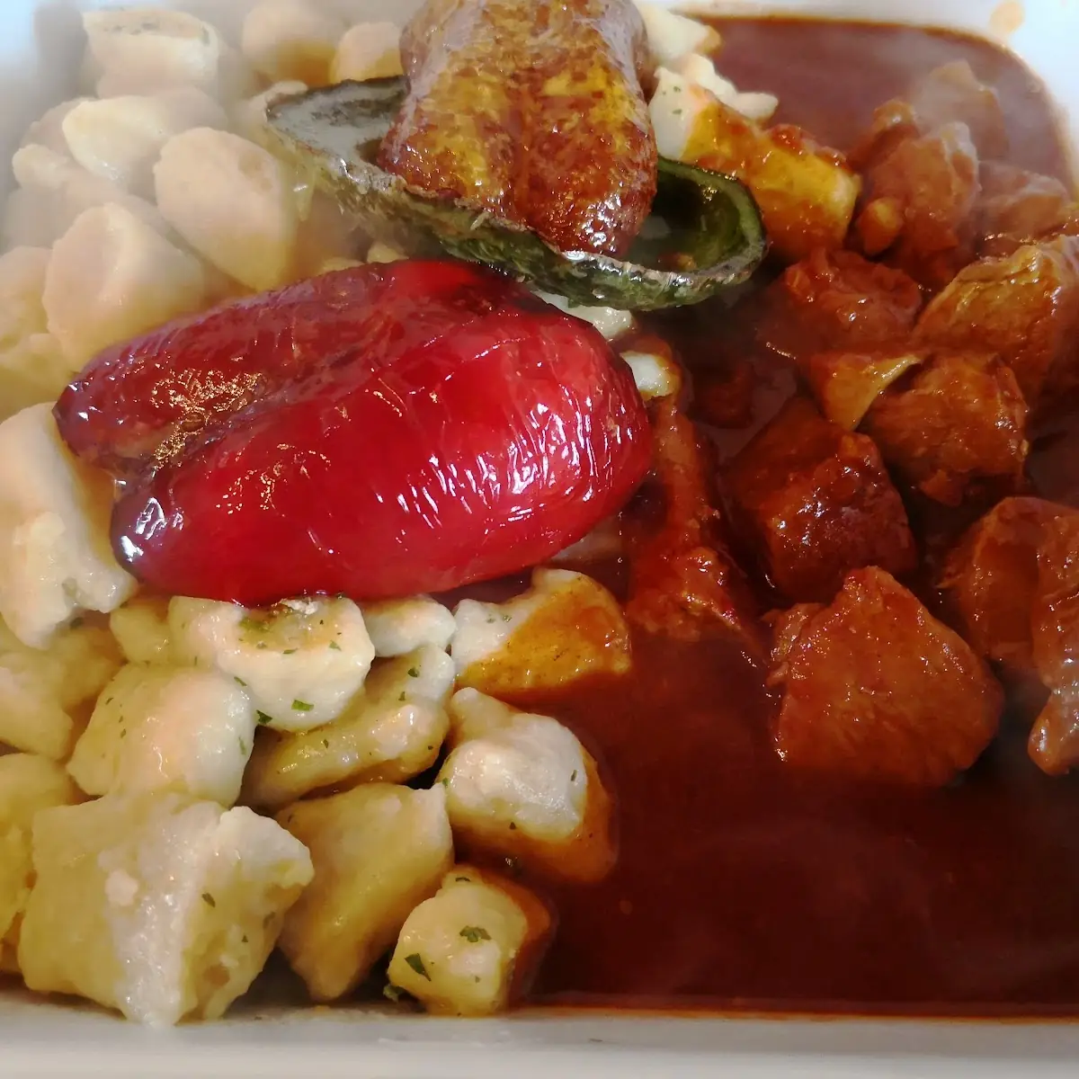 Jungschweinsgulasch