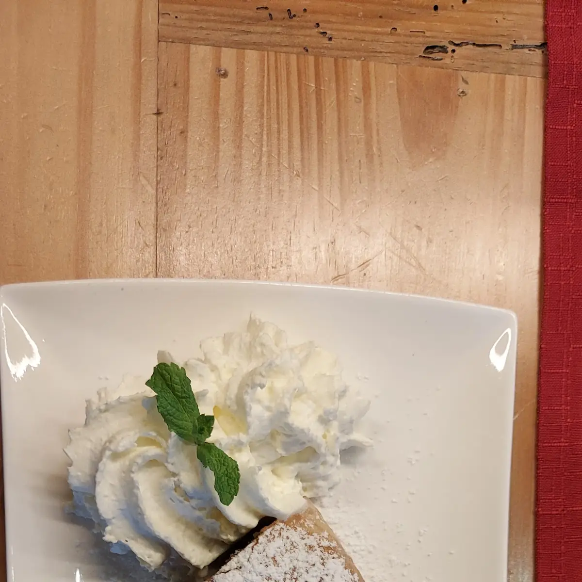 Pflaumenstrudel Mit Sahne Und Vanillesauce