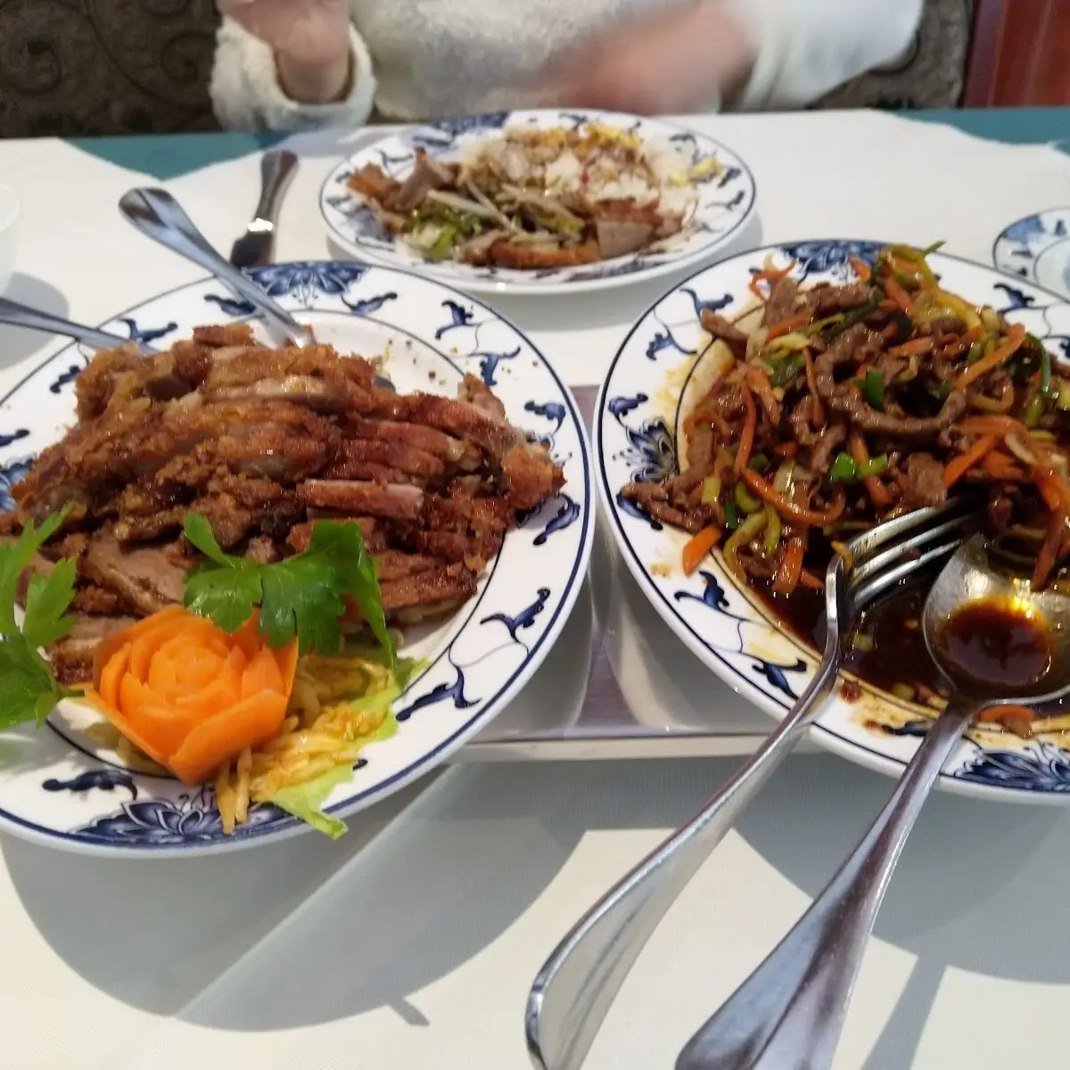 Gebackene Ente Und Knusbrig Gebratenes Rindfleisch