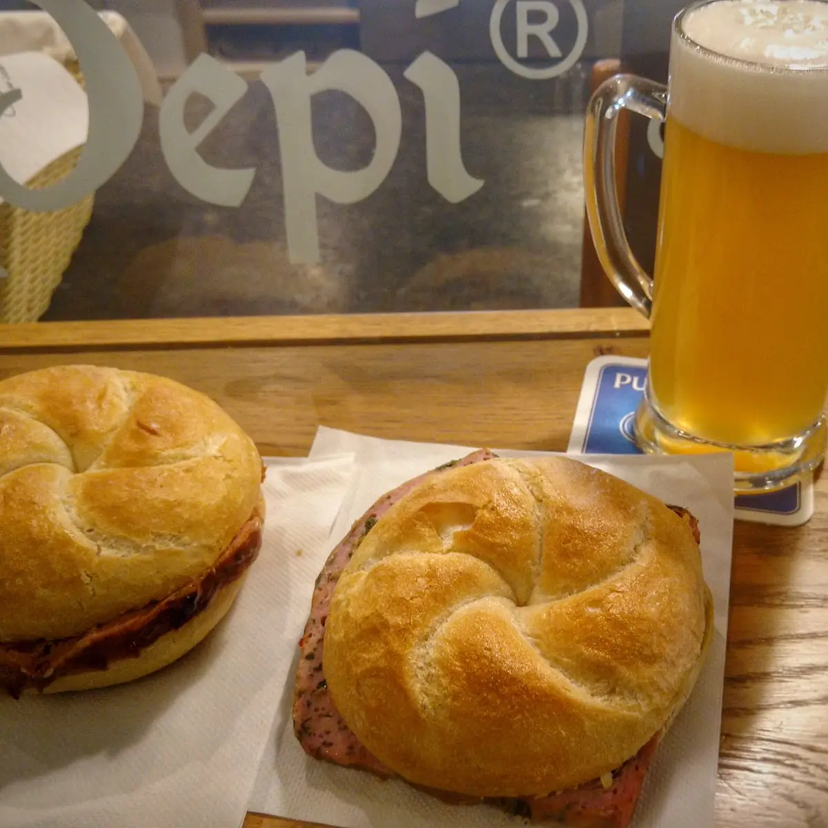 Leberkäse In Der Semmel