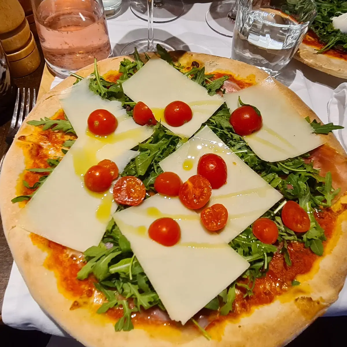 Pizza Mit Rohschinken San Daniele Rucola Grana Padano