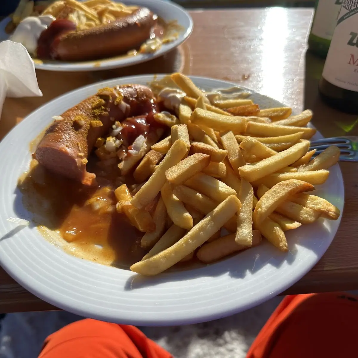 Currywurst Mit Pommes Frittes