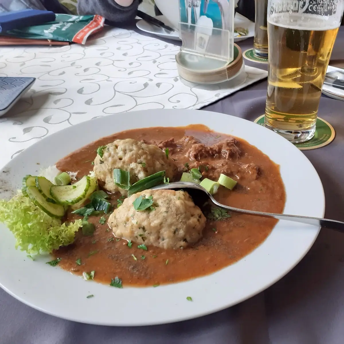 Gulasch Mit Semmelknödel War Sehr Gut