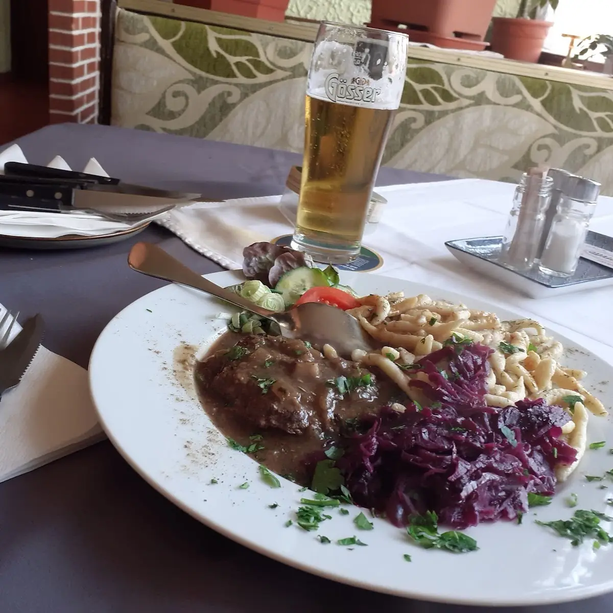Rindschnitzel Mit Rotkraut Und Spätzle