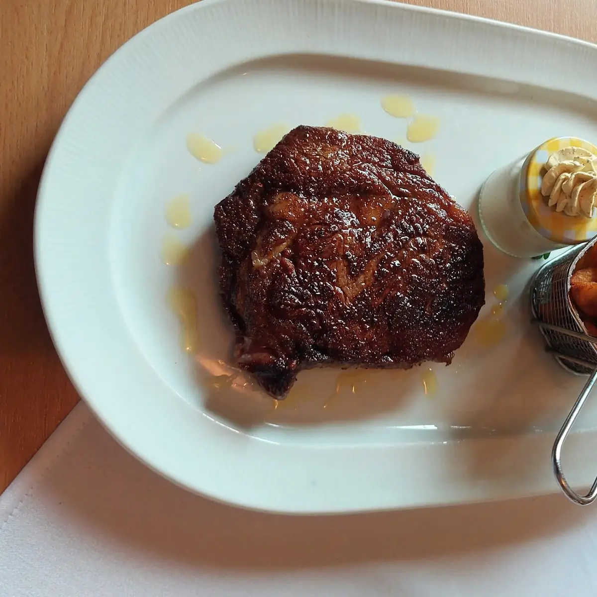 Ribeye Steak Mit Wedges Und Knoblauchdip