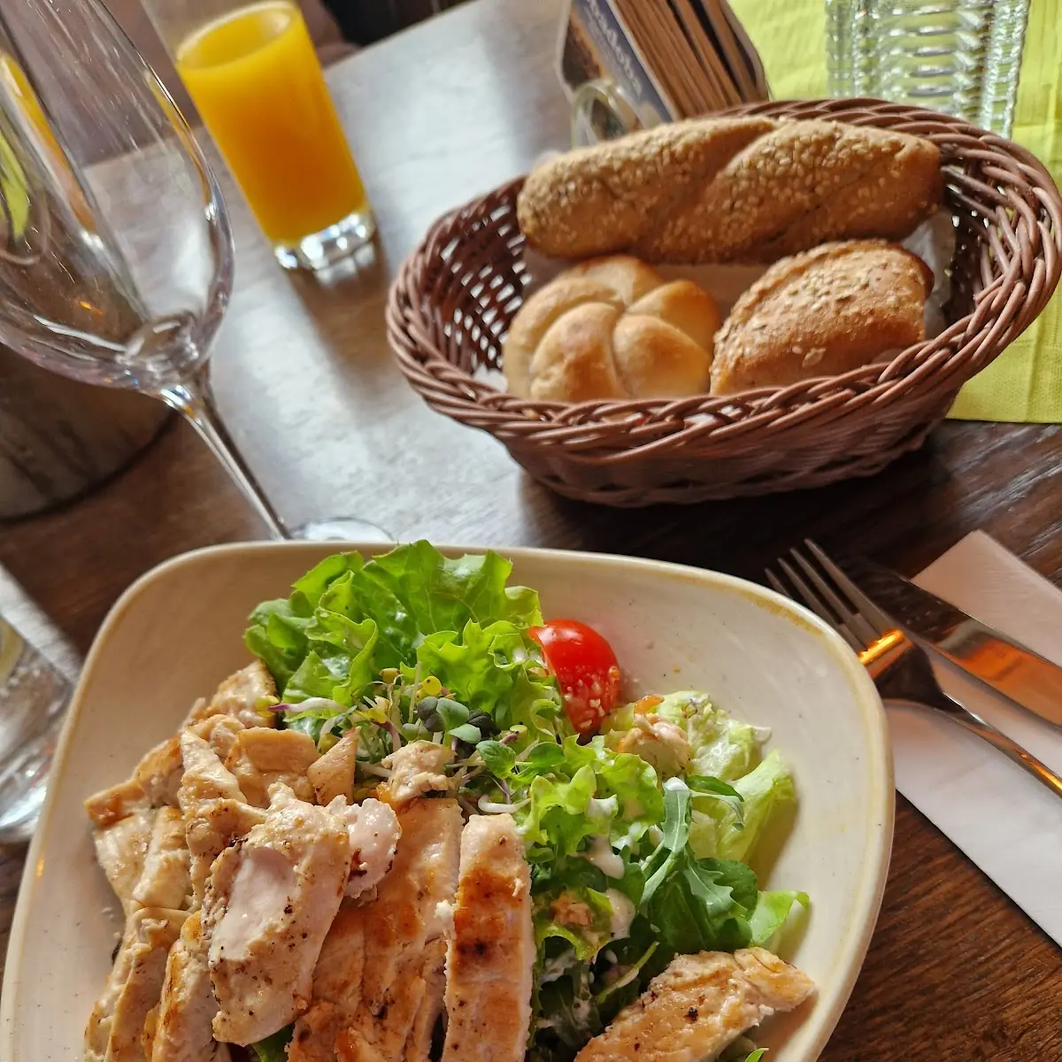Salatschüssel Mit Hühnerstrifen