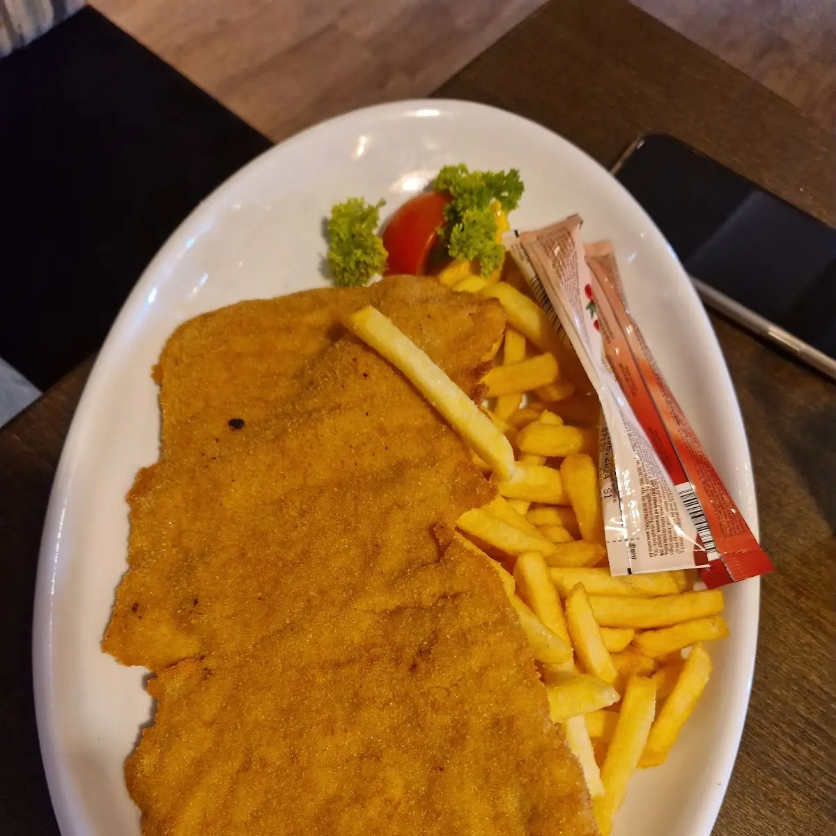 Wiener Schnitzel Mit Pommes