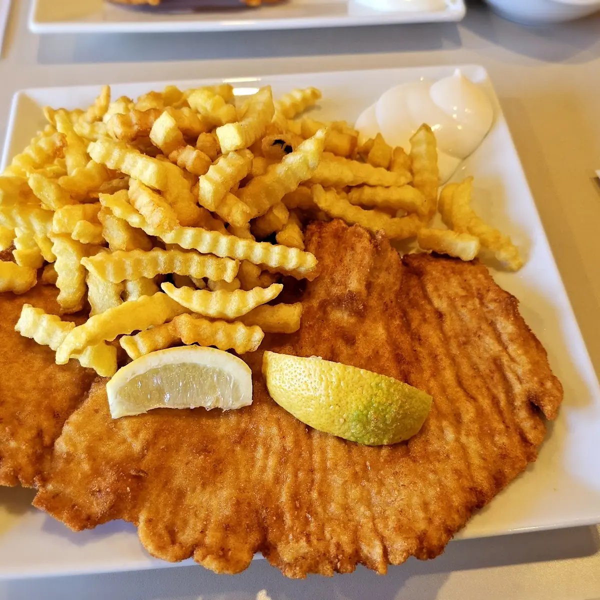 Wiener Schnitzel Mit Pommes Frites