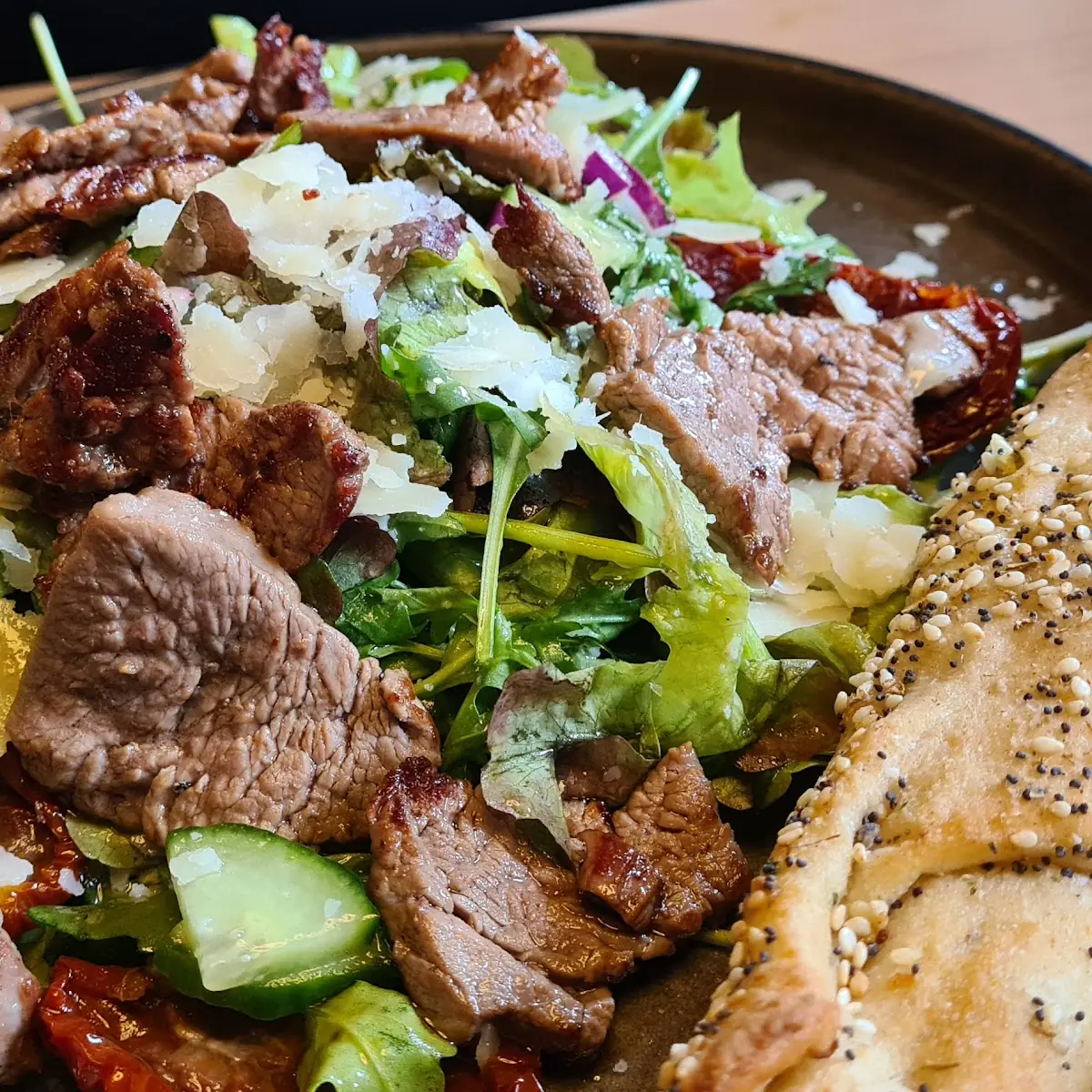 Rinderfilet Spitzen Auf Blattsalat