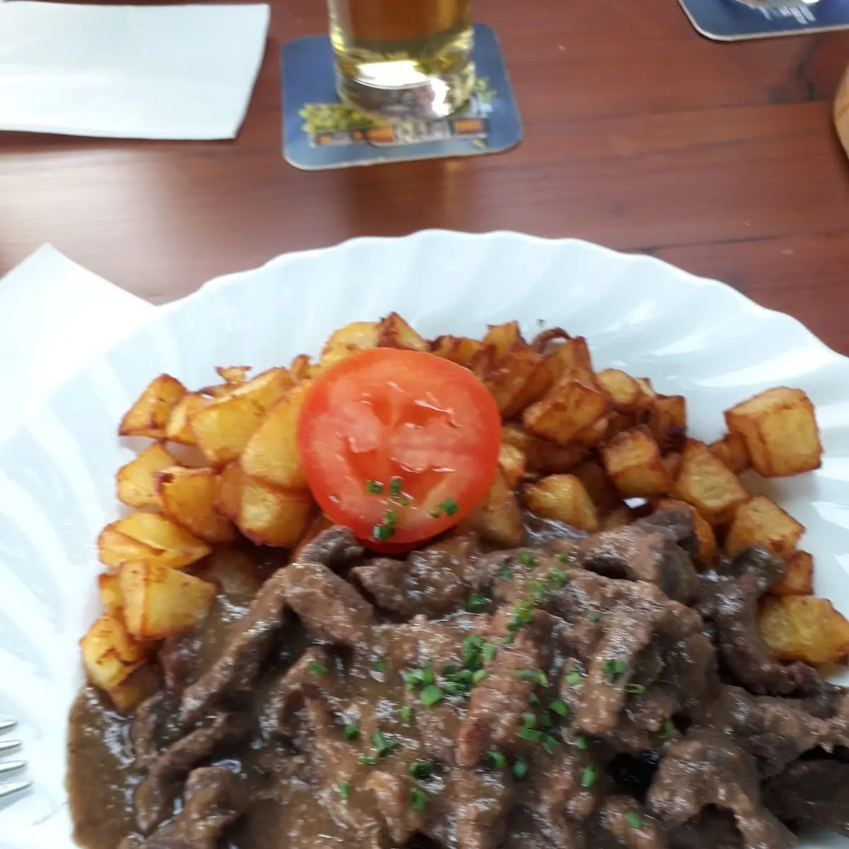 Rindsgeschnetzeltes Tokany Mit Bratkartoffeln