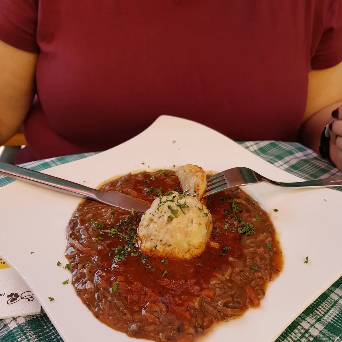 Gulasch Mit Semmelknödel