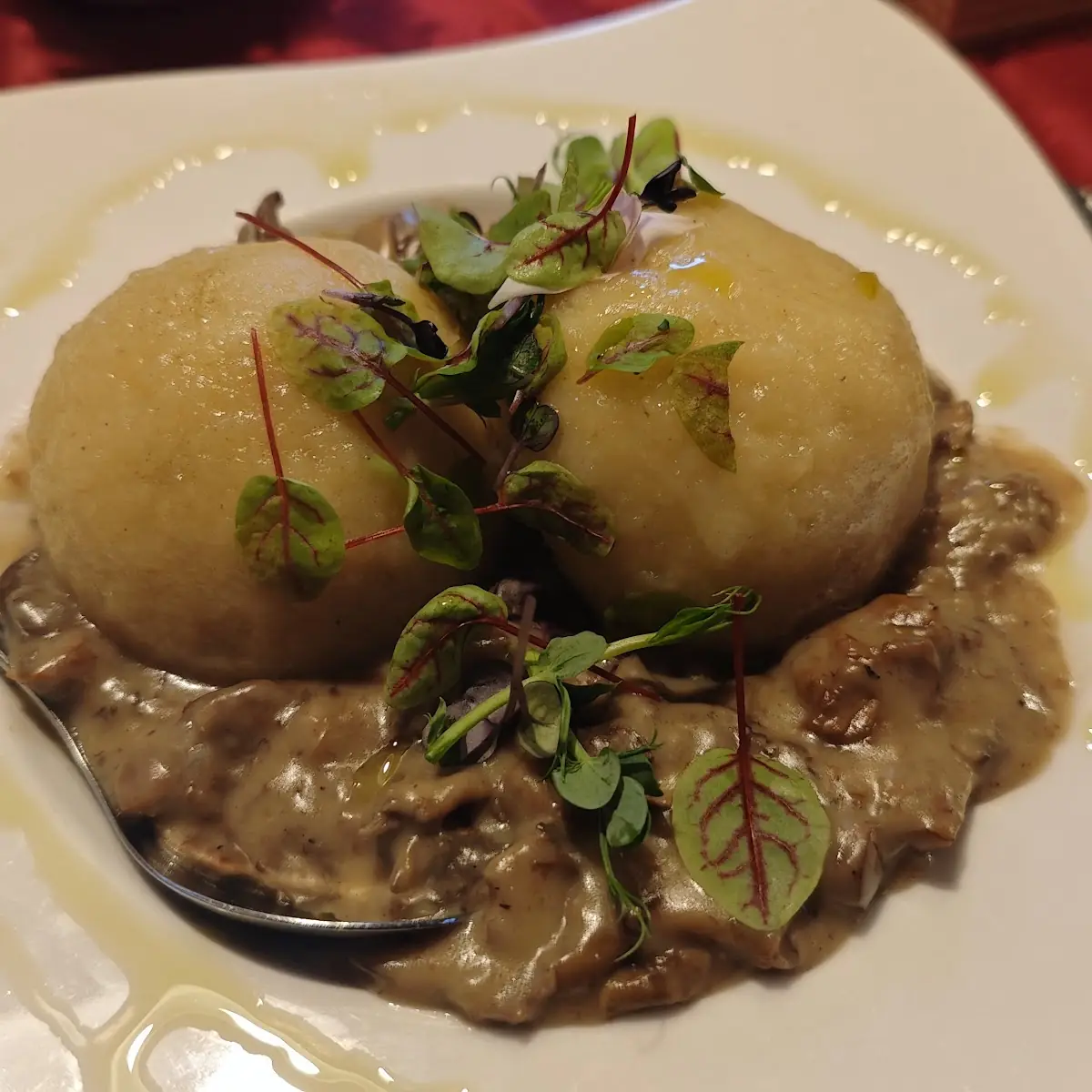 Hirschhascheeknödel Mit Schwammerlsoße