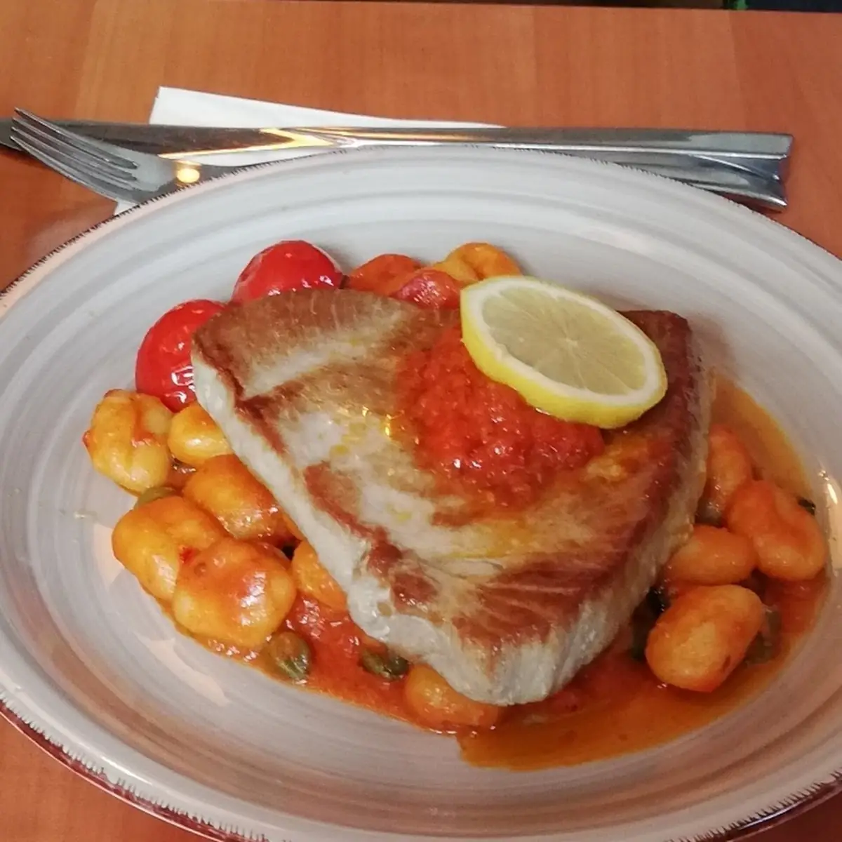 Thunfisch Auf Gnoggi Und Gemüse