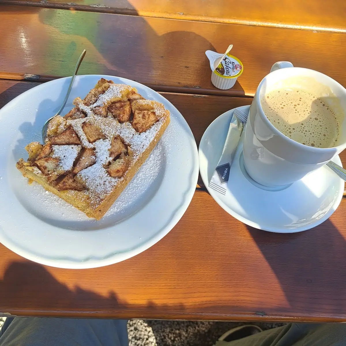 Apfelkuchen Und Kaffee