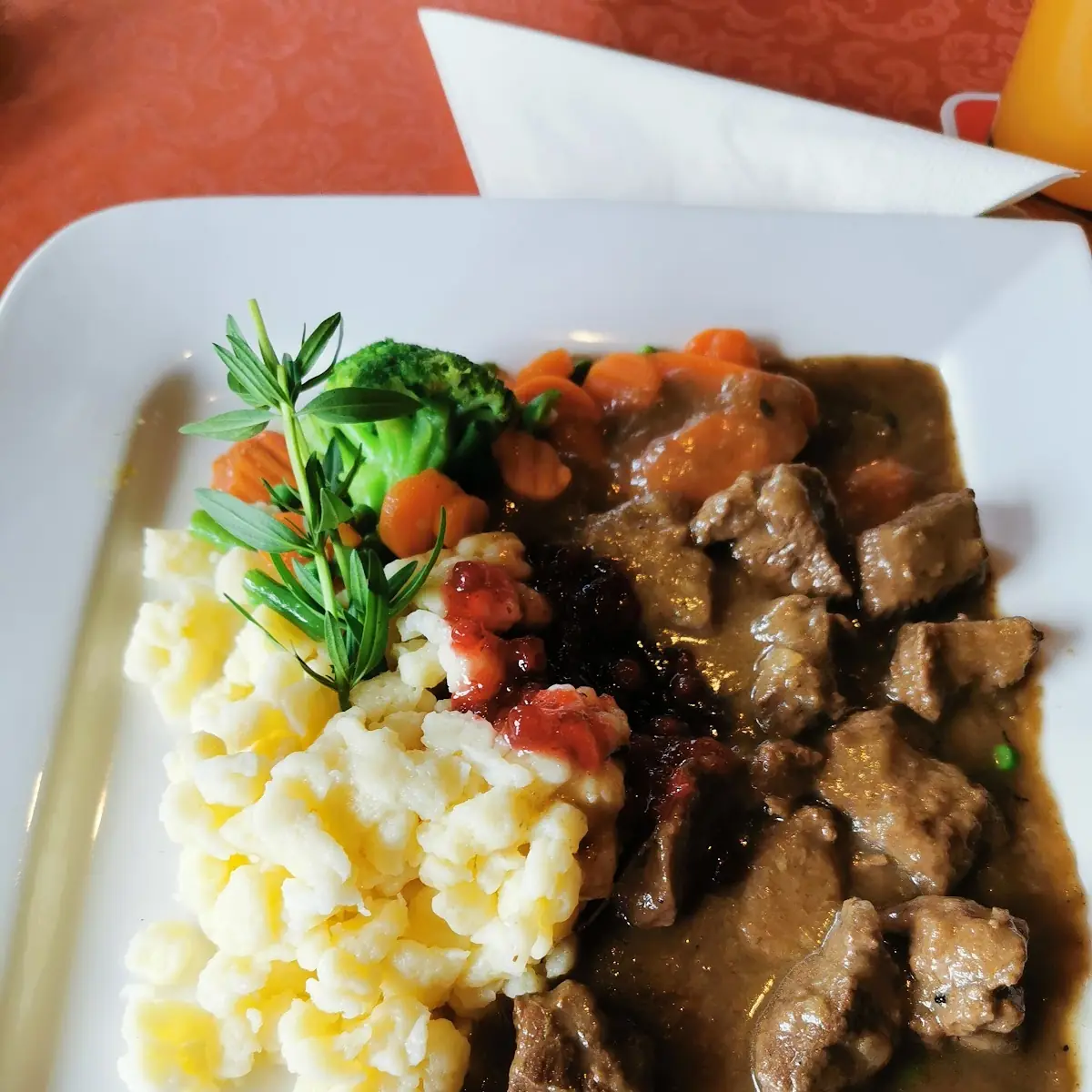 Hirschragout Mit Spätzle