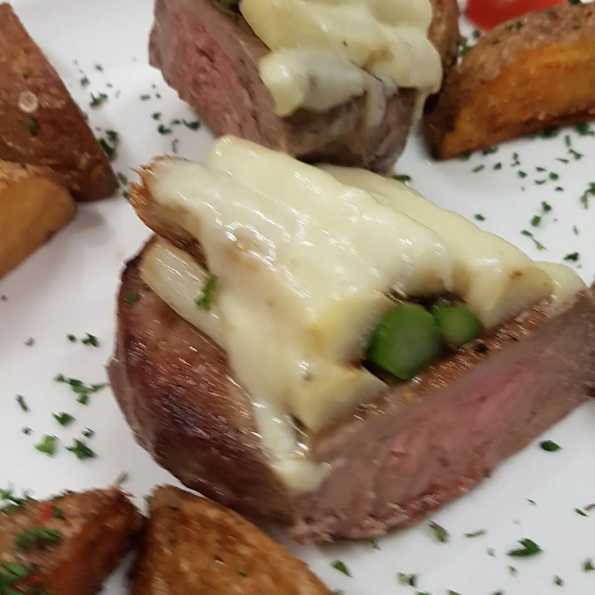 Beiridschnitte Mit Spargel Und Käse Überbacken