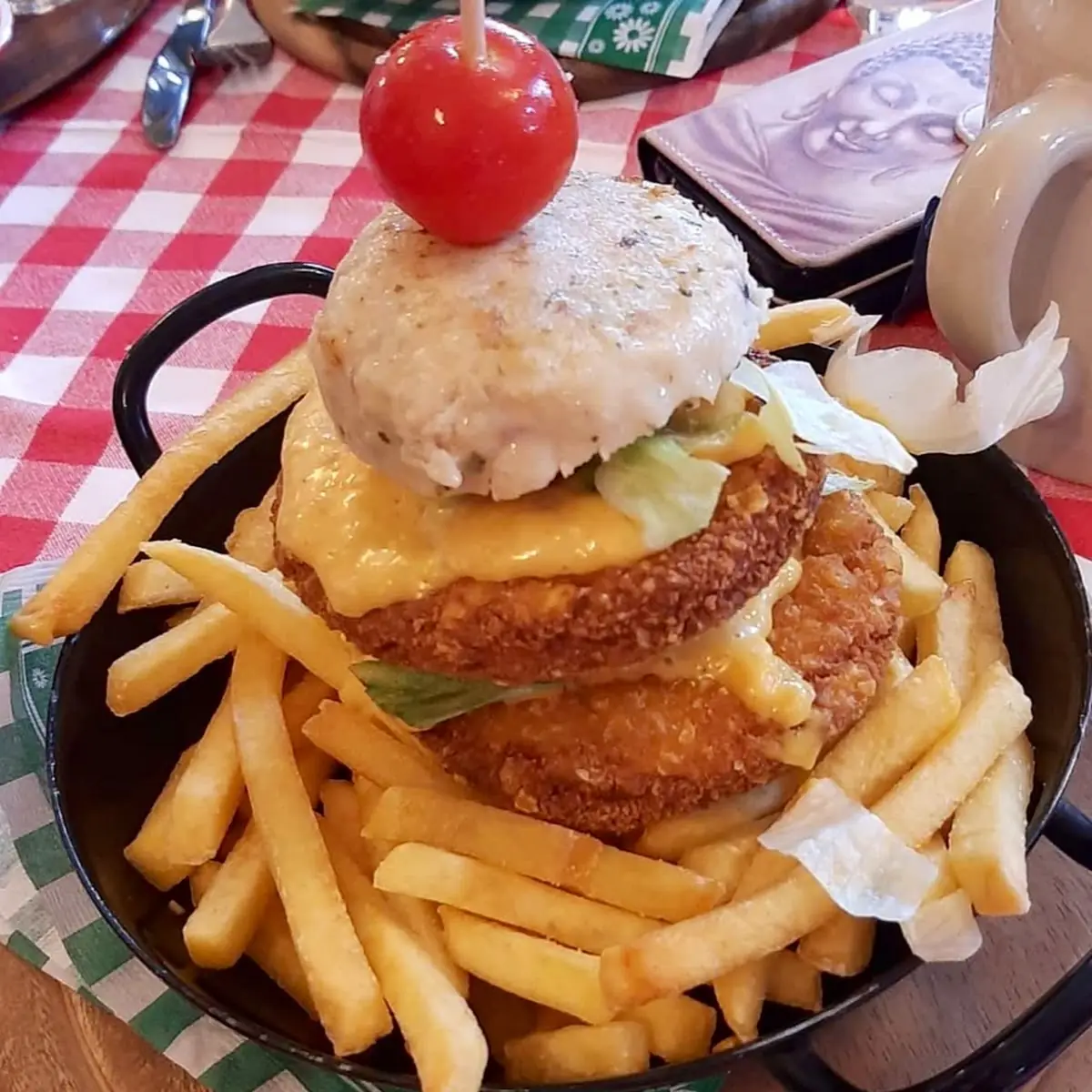 Crispy Chicken Knödel Burger