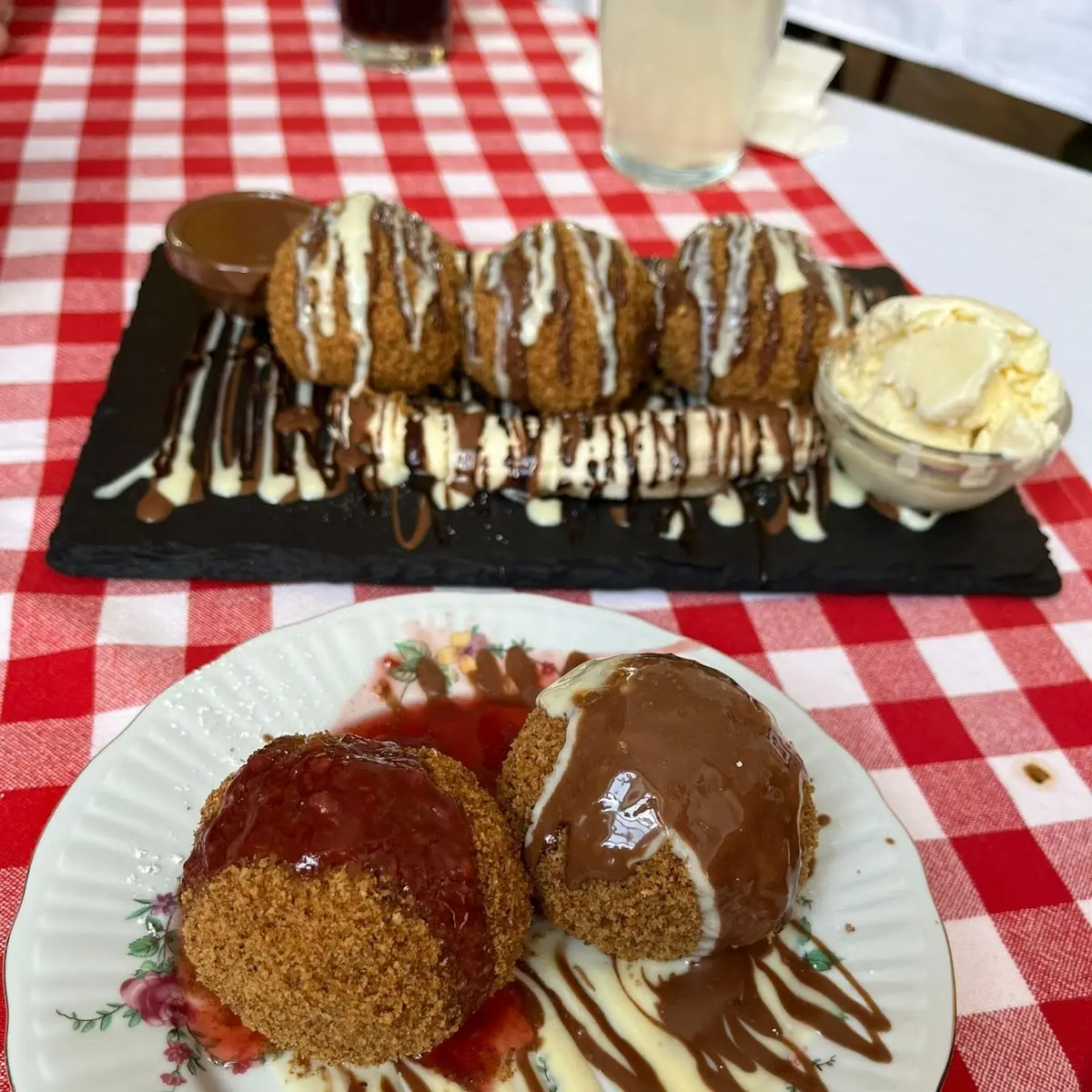 Nougatknödel Und Bananensplit Mit Nougatknödel