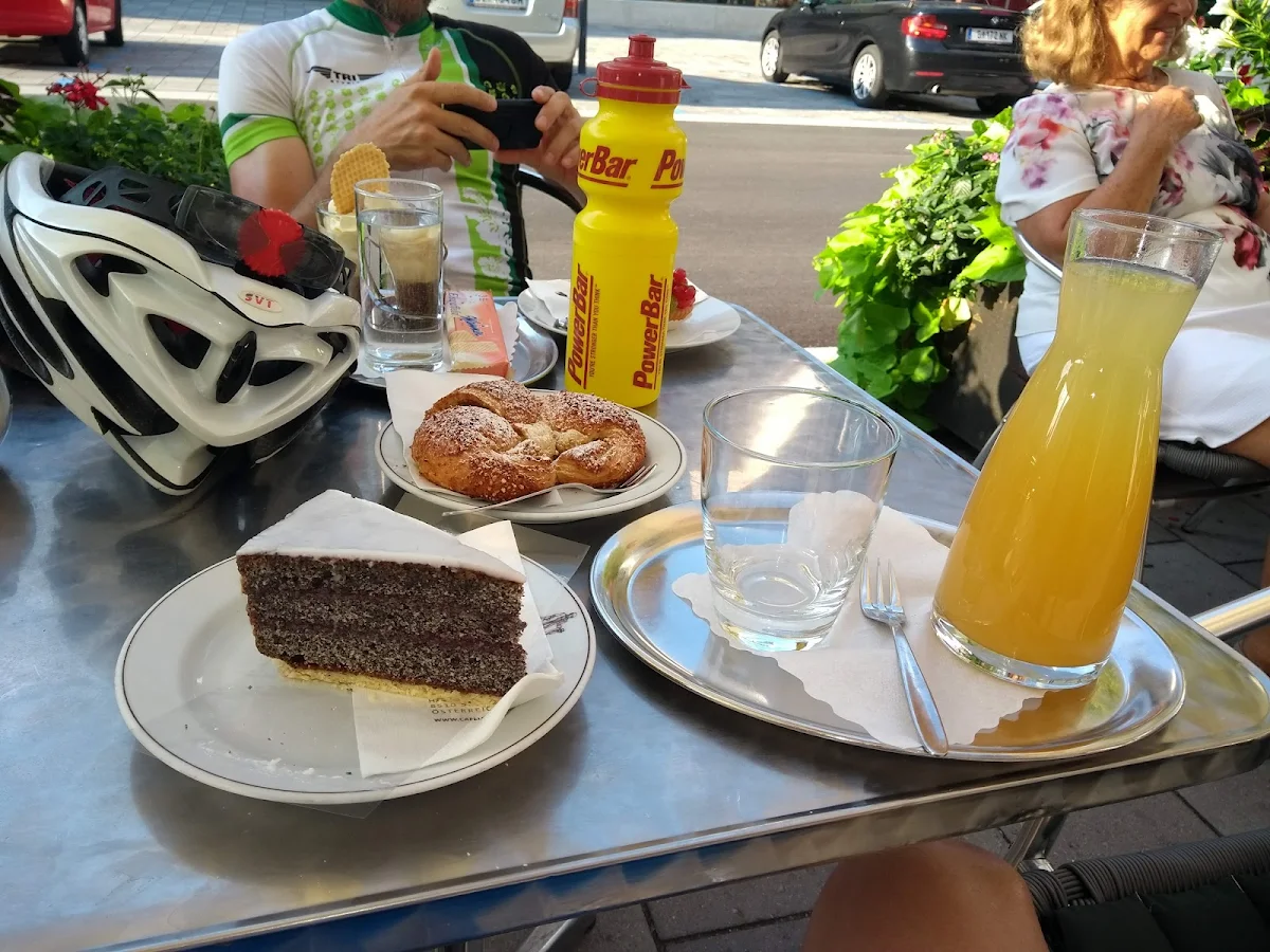 Mohntorte Und Nuss Kipferl