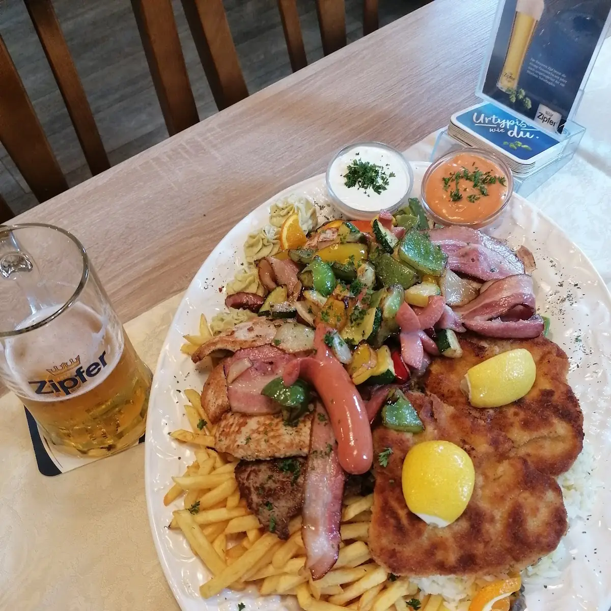 Teller Fur Zwei Drei Fleischsorten Mit Gegriltem Gemuse