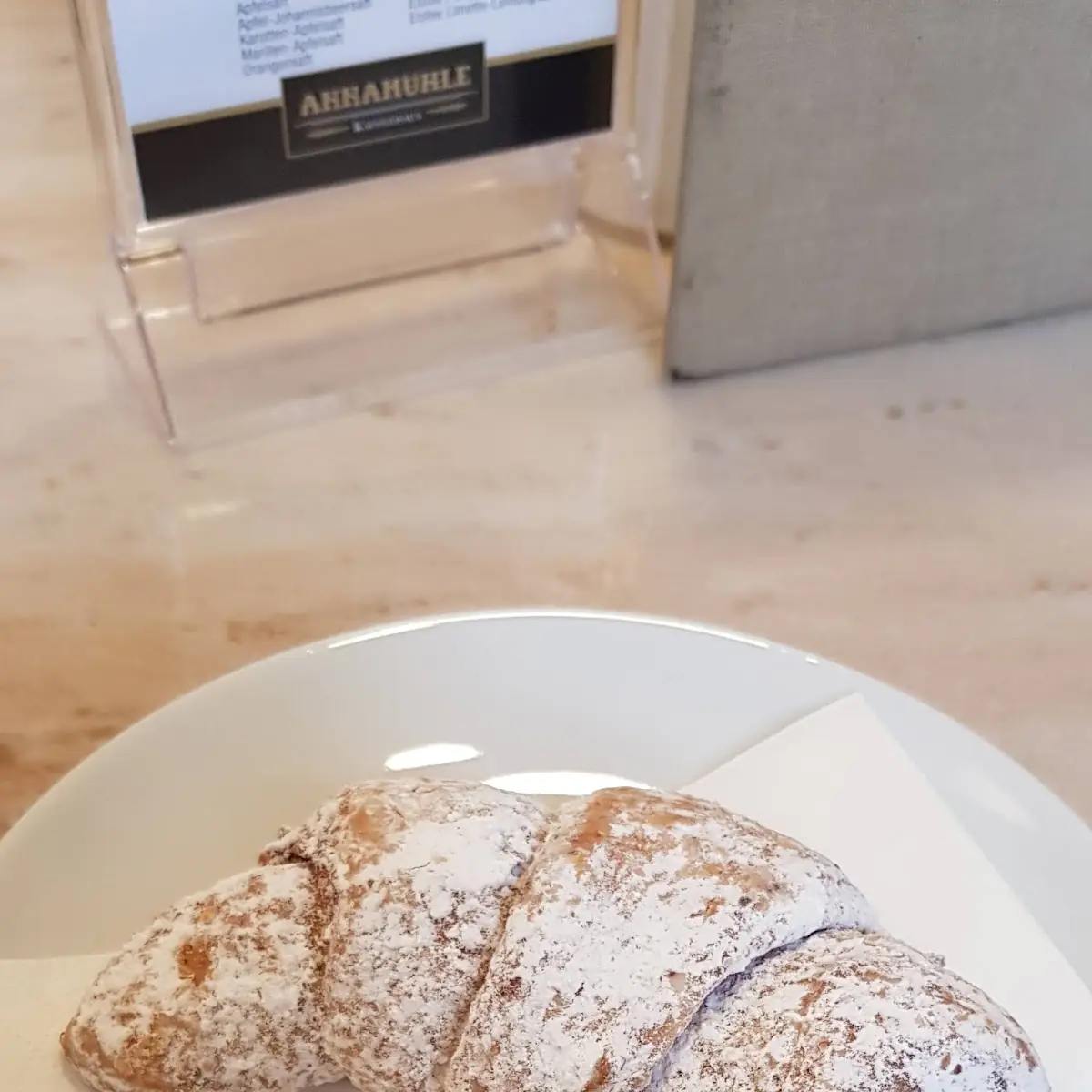 Badener Kipferl Mit Haselnussfüllung