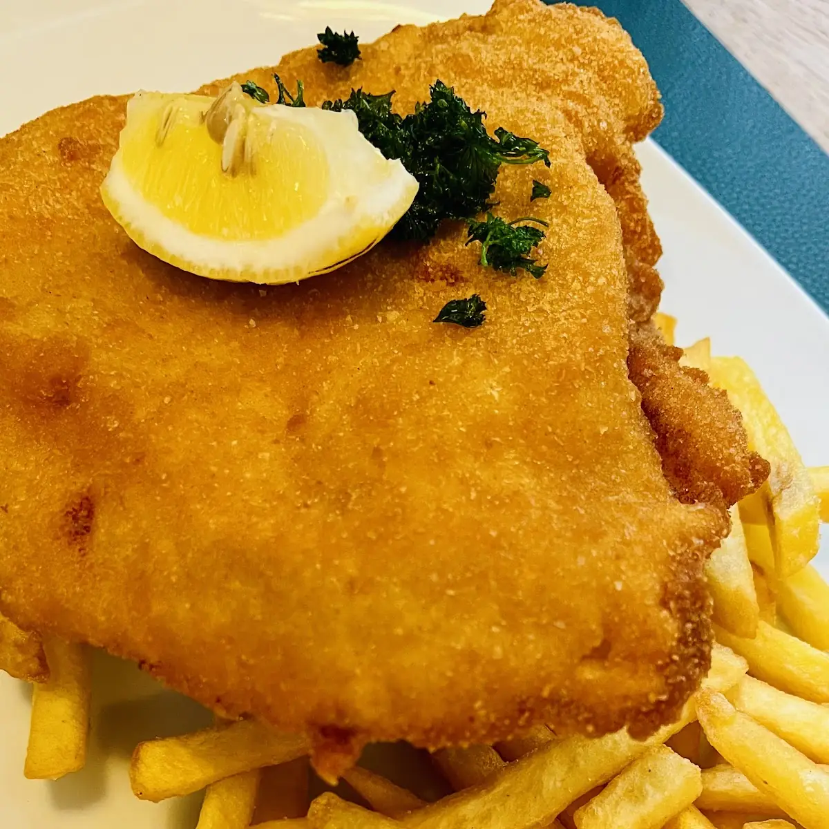 Cordon Bleu Mit Pommes Frittes