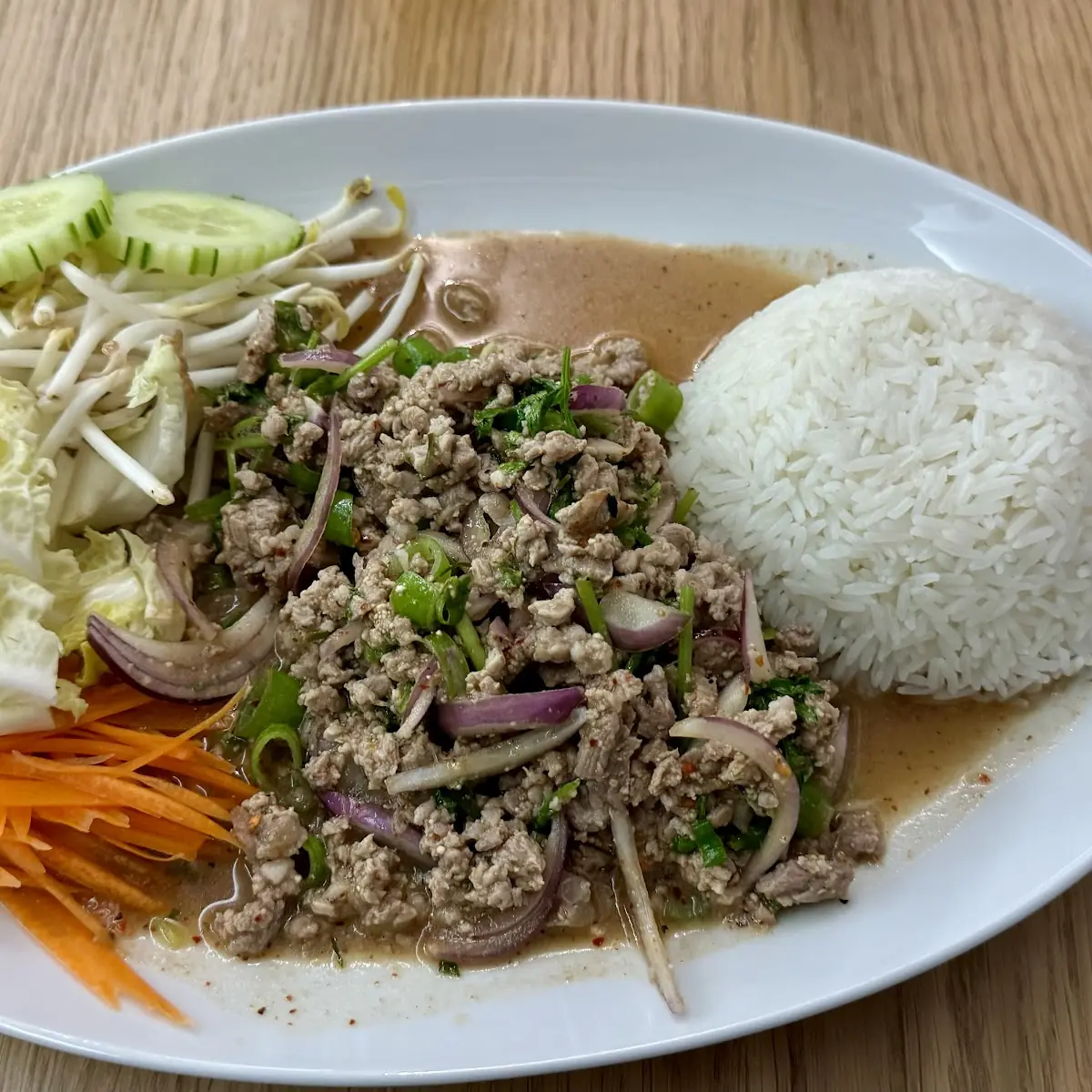 Schweinefleisch Salat