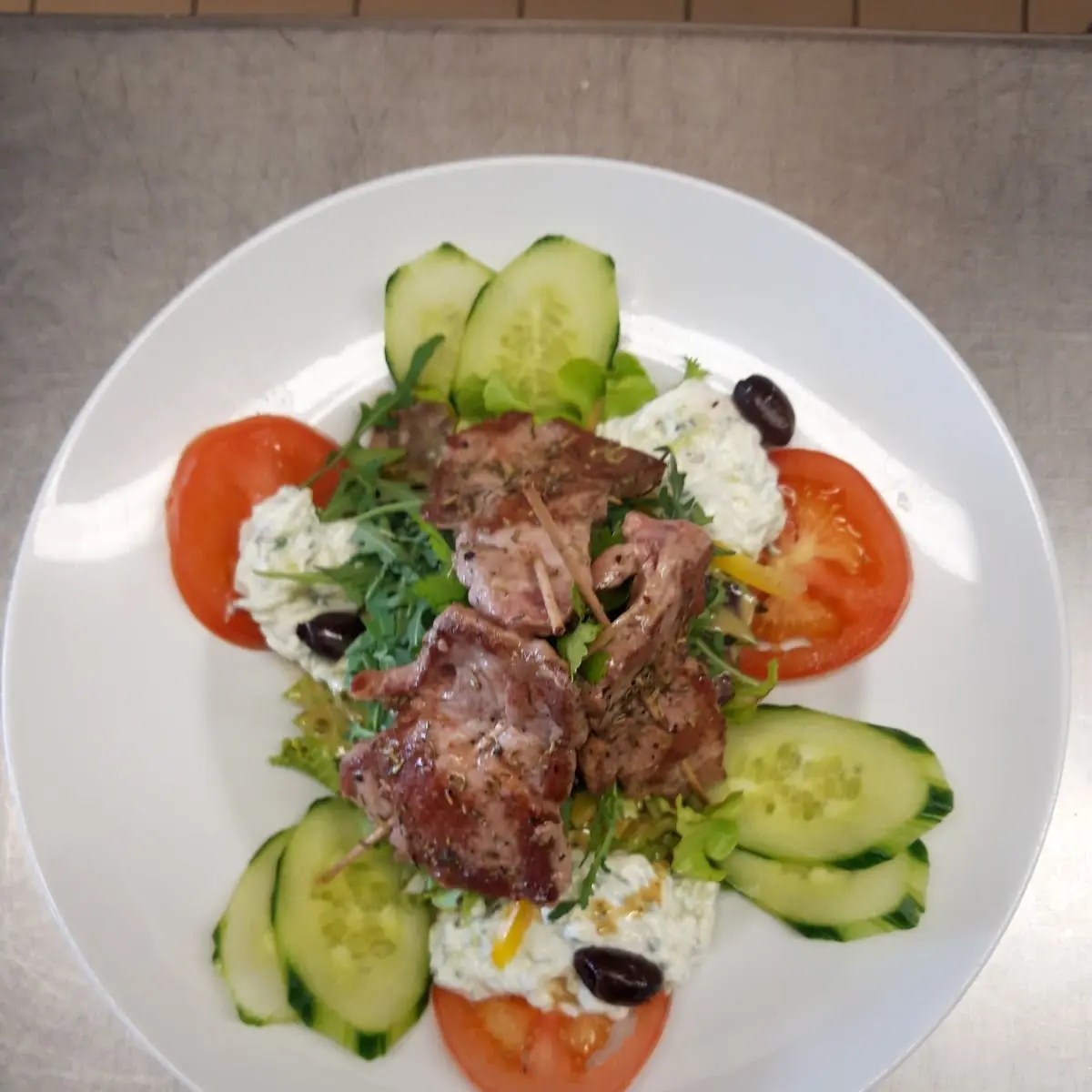 Salat Souflacki Schwein