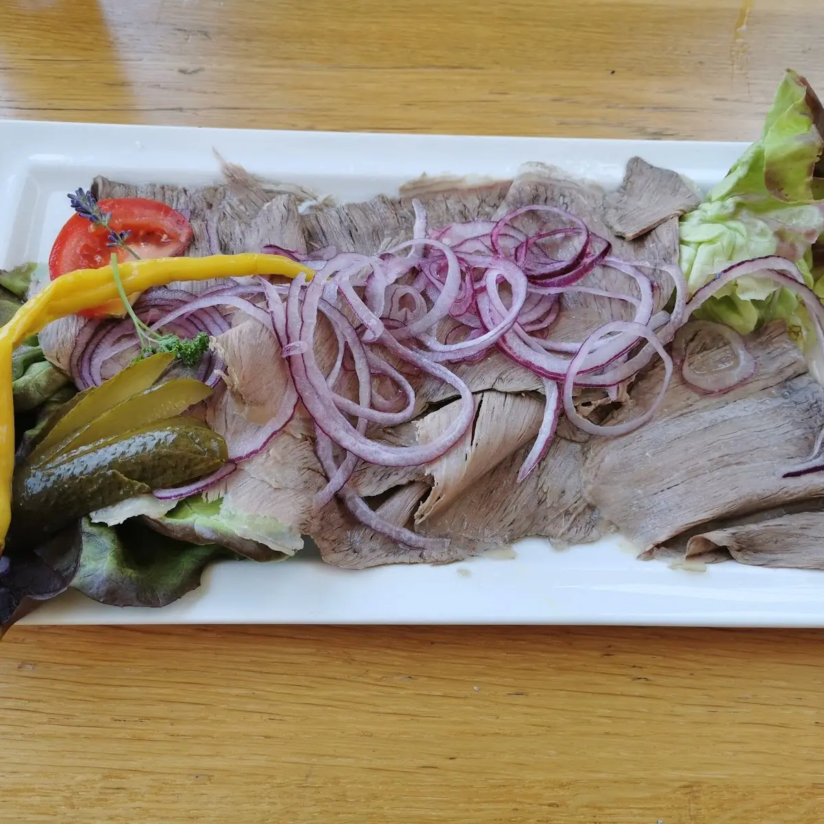 Saures Rindfleisch