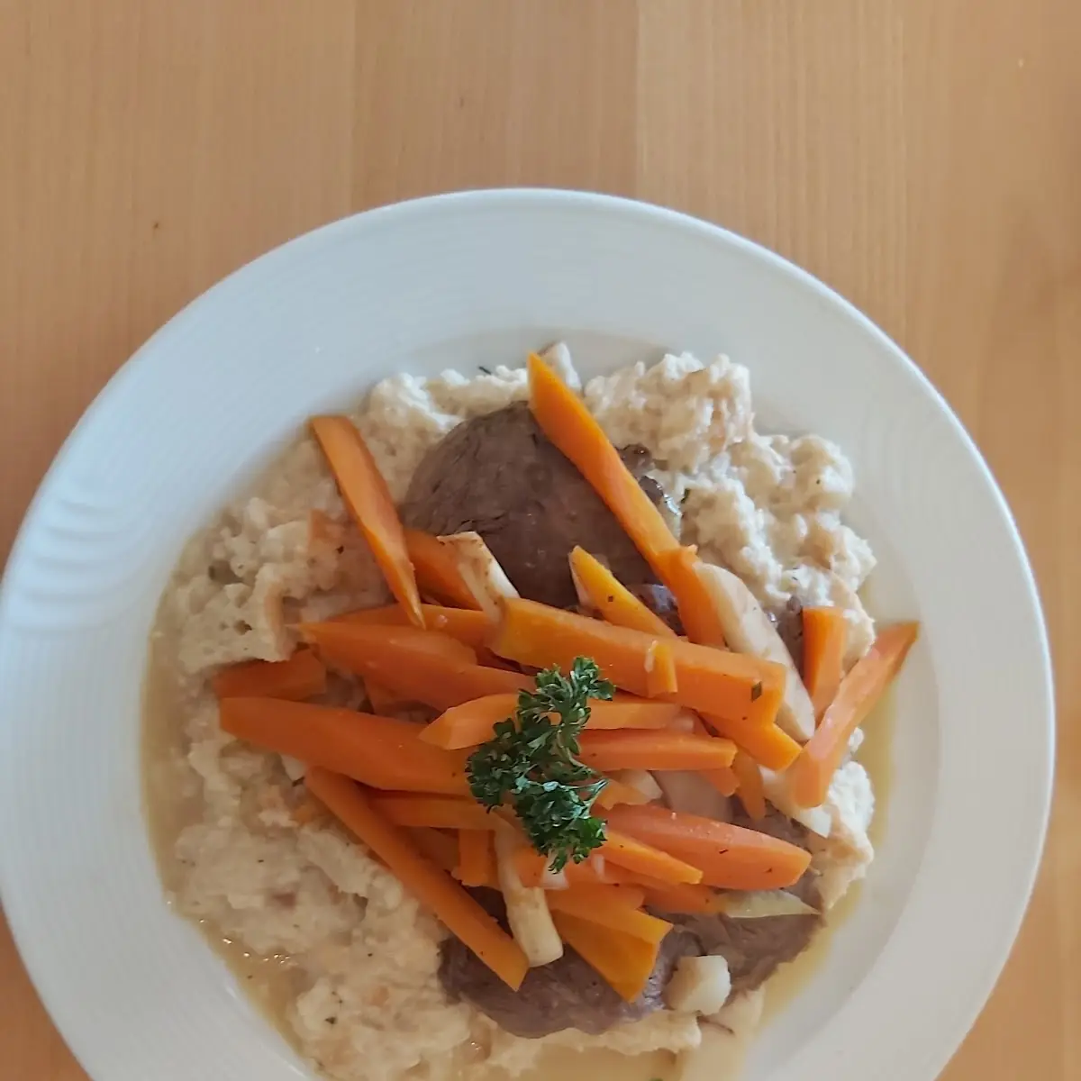 Rindfleisch Mit Semmelkren Und Gemüse