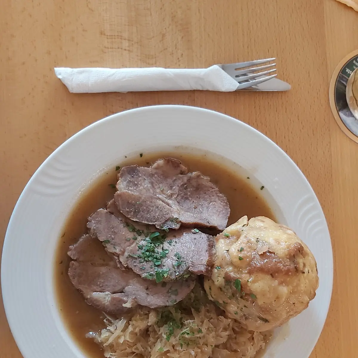 Schweinebraten Mit Kraut Und Semmelknödel