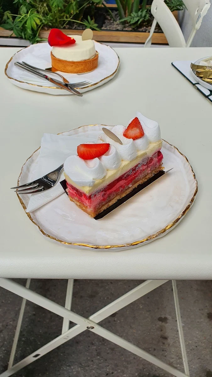 Himbeer-ribisel-schaum Torte