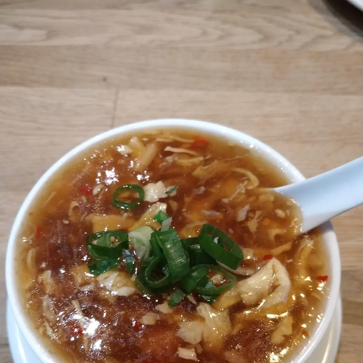 Pikante Süß-säuerliche Suppe
