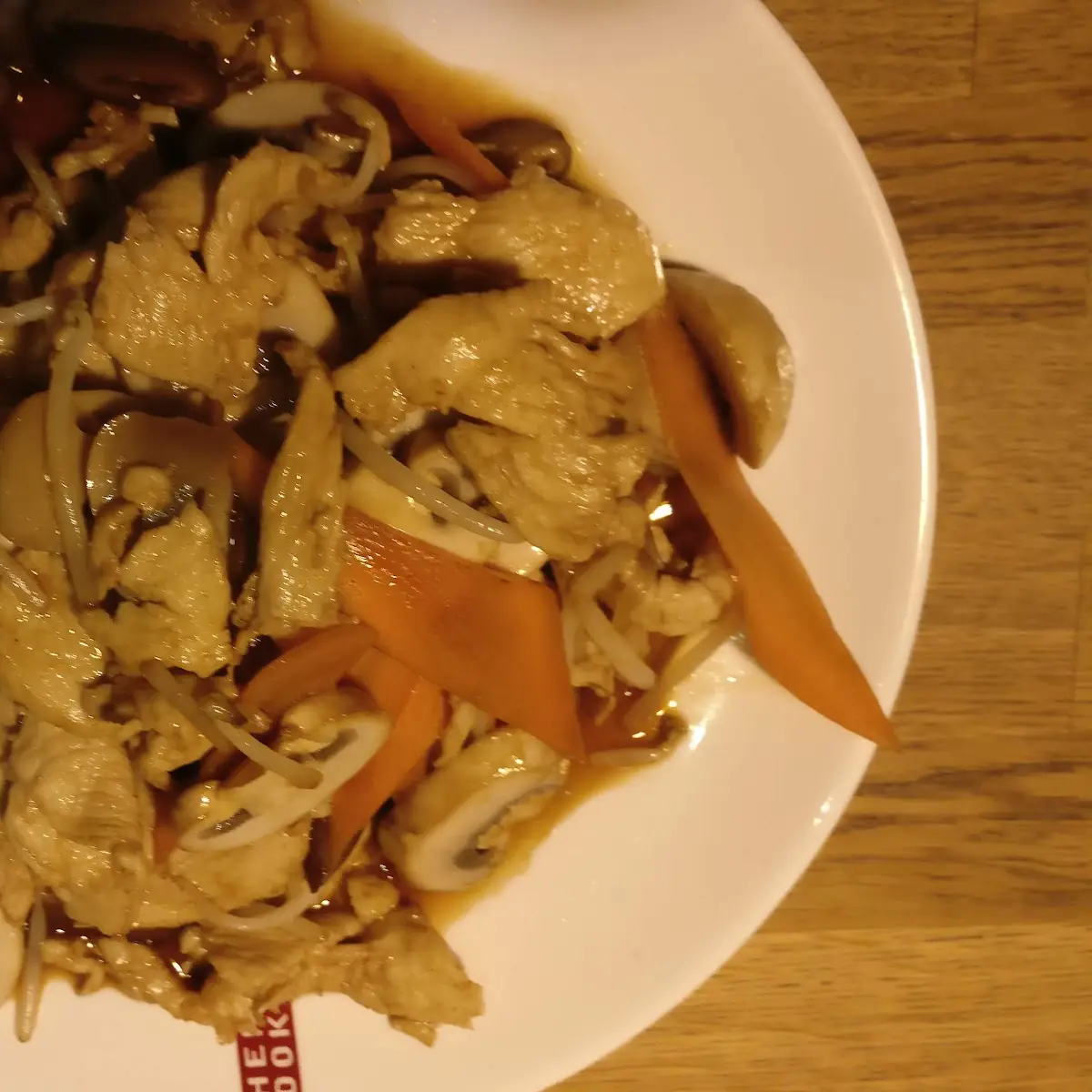 Putenfleisch Mit Dreierlei Pilzen Sojasprossen Karotten Mit Sojasauce Aus Dem Wok
