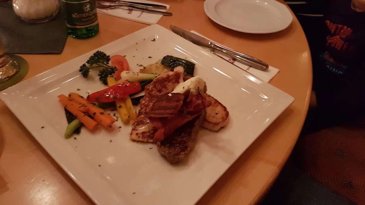 Rinderfilet Mit Pfeffersauce Und Hausgemachtem Rösti