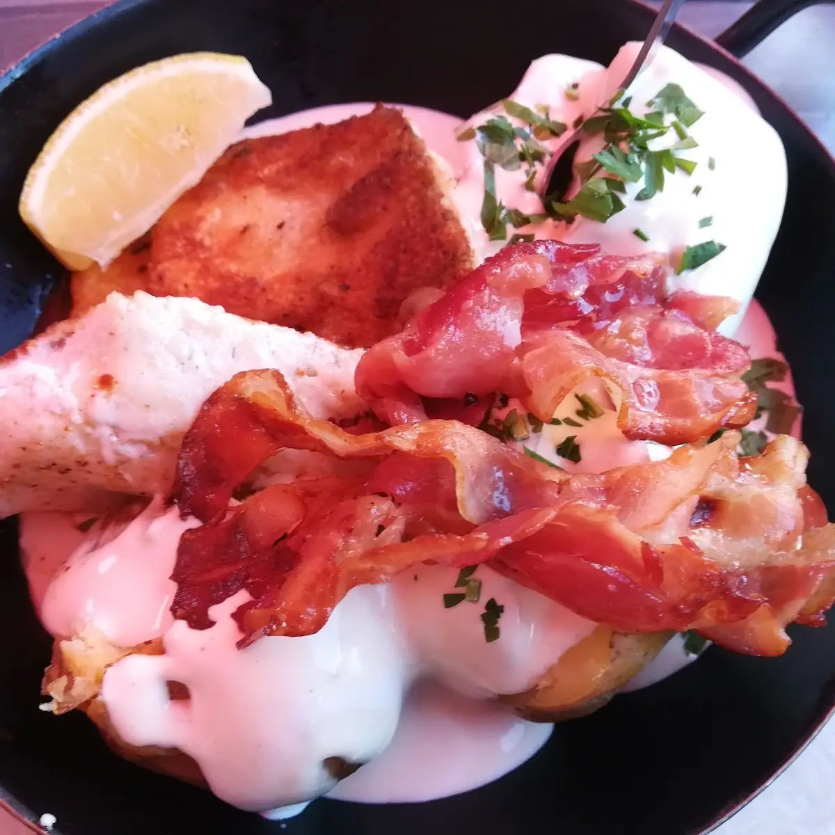 Ofenkartoffel Mit Saibling Und Speck