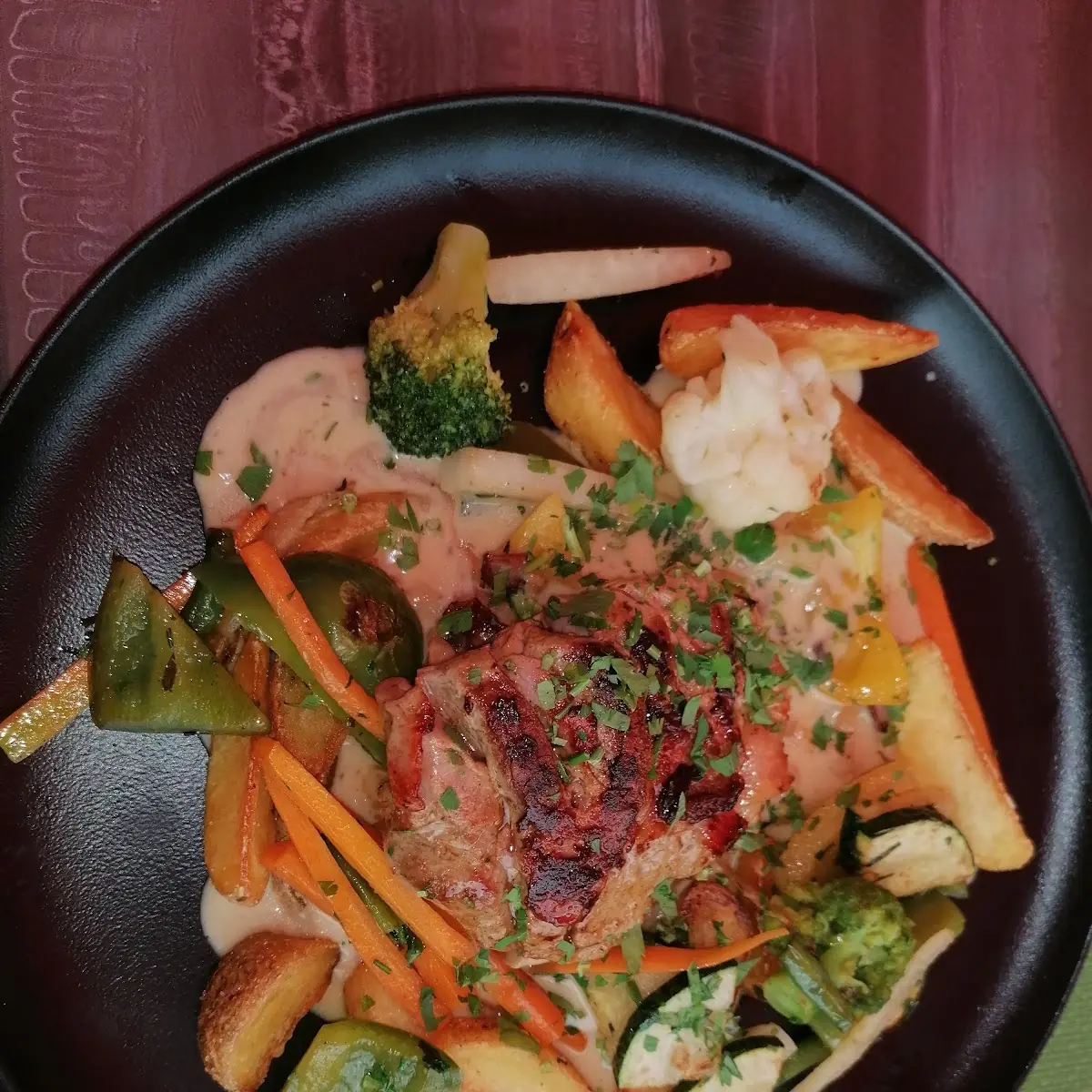 Schweinesteak Mit Rahmsoße Wedges Und Grillgemüse