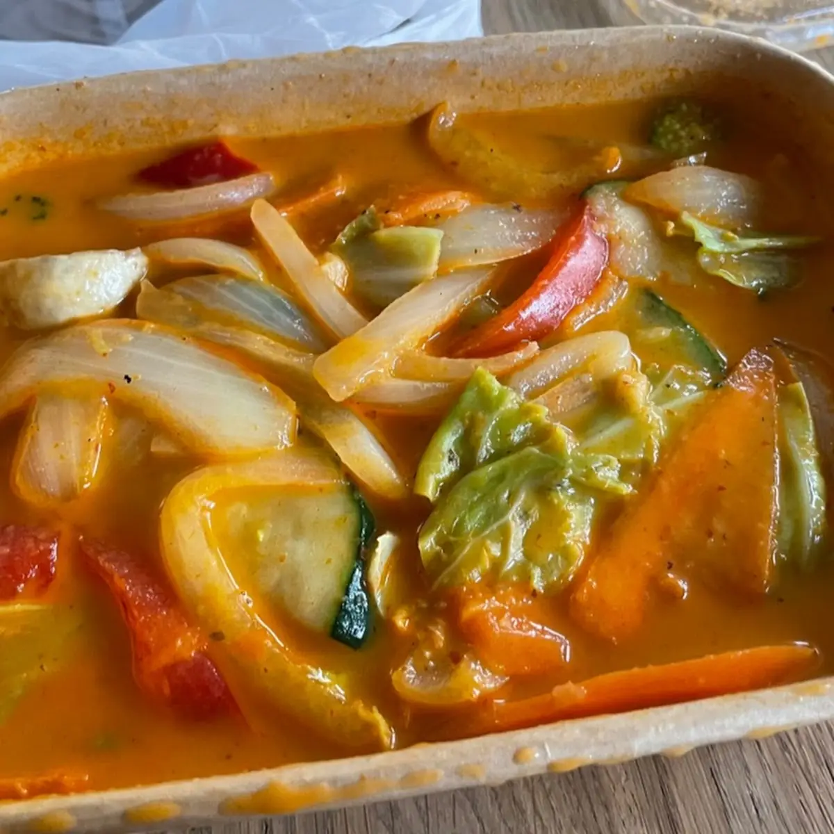 Rotes Gemüsecurry Mit Tofu