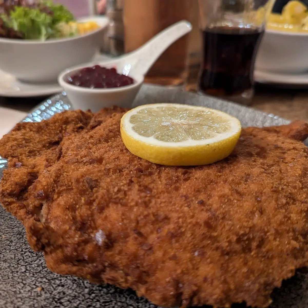 Cordon Bleu Vom Schwein Mit Grünem Spargel