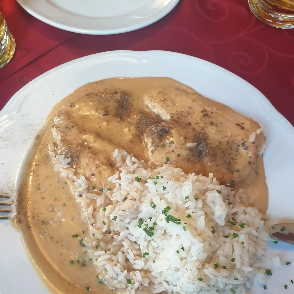 Gegrilltes Hüchnerfilet Mit Pfefferrahmsc